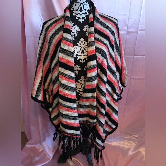 Cardigan Shawl Poncho Oversized striped loose knit has button for closure - Picture 2 of 4
